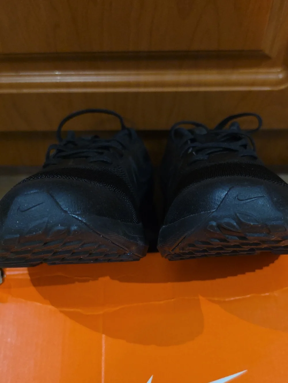 New In Box: NIKE Cosmic Runner (GS) Lightweight Training Sneakers